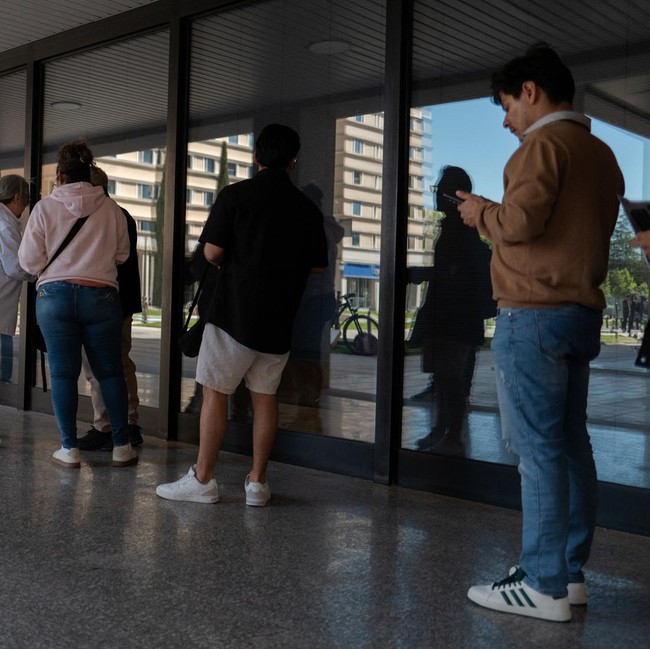 Antrean Panjang Migran di Madrid, Berebut Bukti Tinggal demi Status Legal