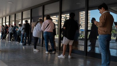 Antrean Panjang Migran di Madrid, Berebut Bukti Tinggal demi Status Legal