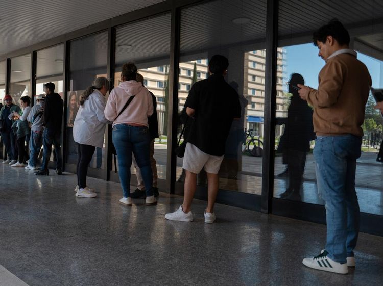 Antrean Panjang Migran di Madrid, Berebut Bukti Tinggal demi Status Legal