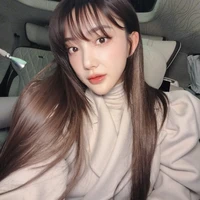 Namun sebagian menilai penampilannya adalah berkat filter atau pencahayaan sekaligus makeup dan gaya busana yang membuatnya awet muda. Foto: Instagram @bada0228