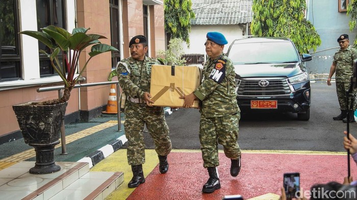 Pelimpahan Kasus Penyiraman Air Keras ke Peradilan Militer Sesuai Konstitusi