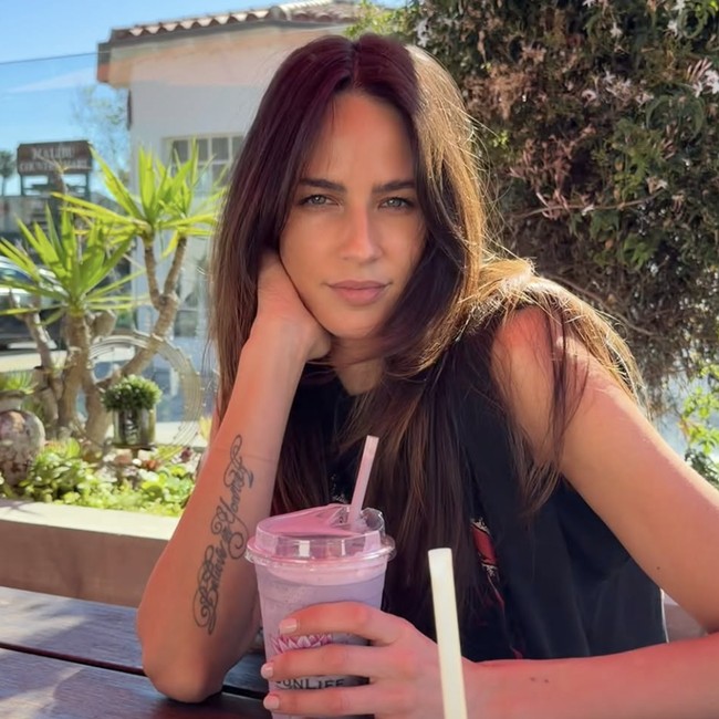 Potret DJ Cantik yang Diisukan Sebagai Anak Rahasia Melania Trump