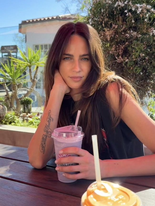 Potret DJ Cantik yang Diisukan Sebagai Anak Rahasia Melania Trump