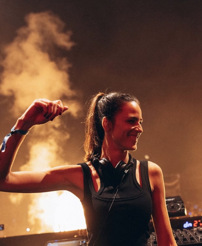 Di tengah rumor yang beredar, Knauss sendiri tetap fokus pada kariernya di dunia musik. Dalam wawancara dengan 15 Questions, ia mengungkapkan bagaimana musik menjadi bagian penting dalam hidupnya. Foto: dok. Instagram Brina Knauss