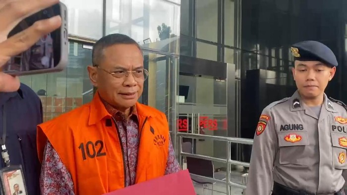 Bupati Pati Sudewo setelah diperiksa KPK, 16 April 2026. (Adrial/detikcom)