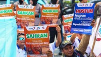 Buruh turut menuntut reformasi di sektor perpajakan, termasuk penghapusan pajak tunjangan hari raya serta kebijakan yang dinilai memberatkan pekerja.