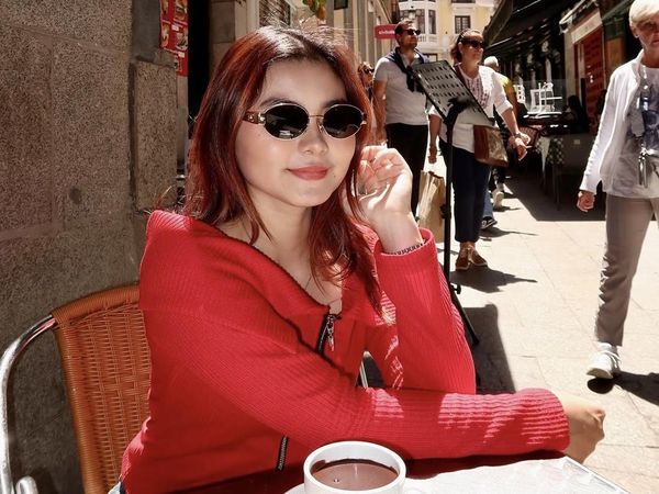 Cantiknya Cesen, Istri Marshel Widianto saat Nongkrong dan Makan di Resto