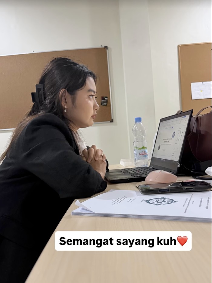 Cesen selesai sidang tesis.