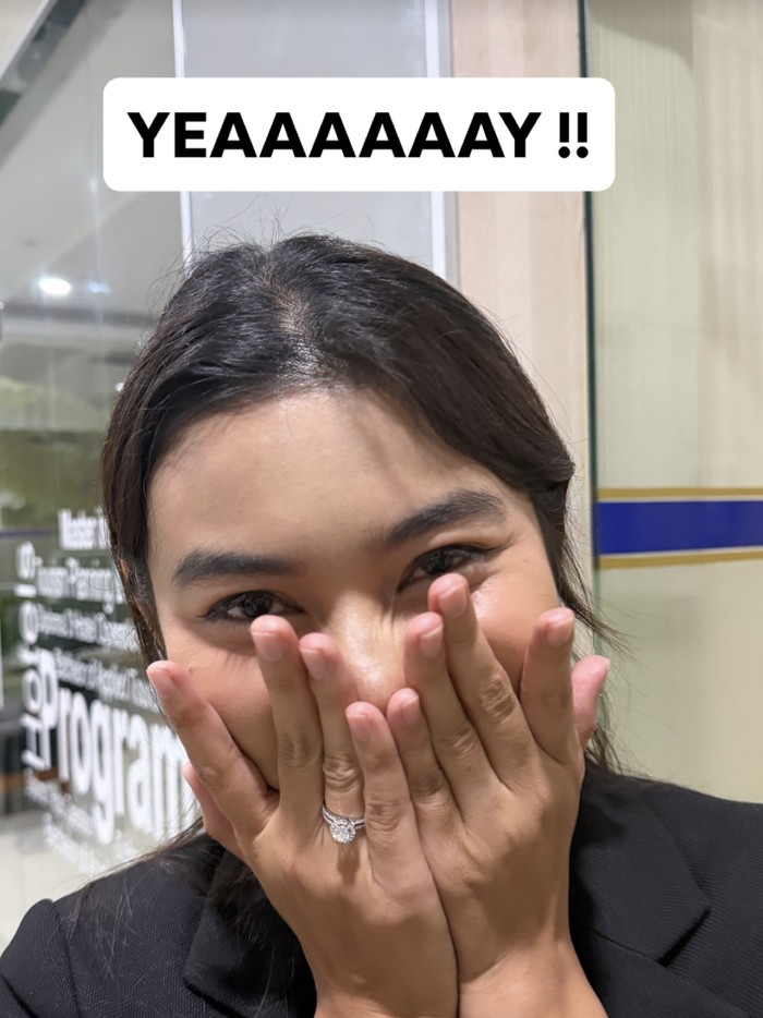 Congrats! Cesen Istri Marshel Widianto Selesai Sidang Tesis