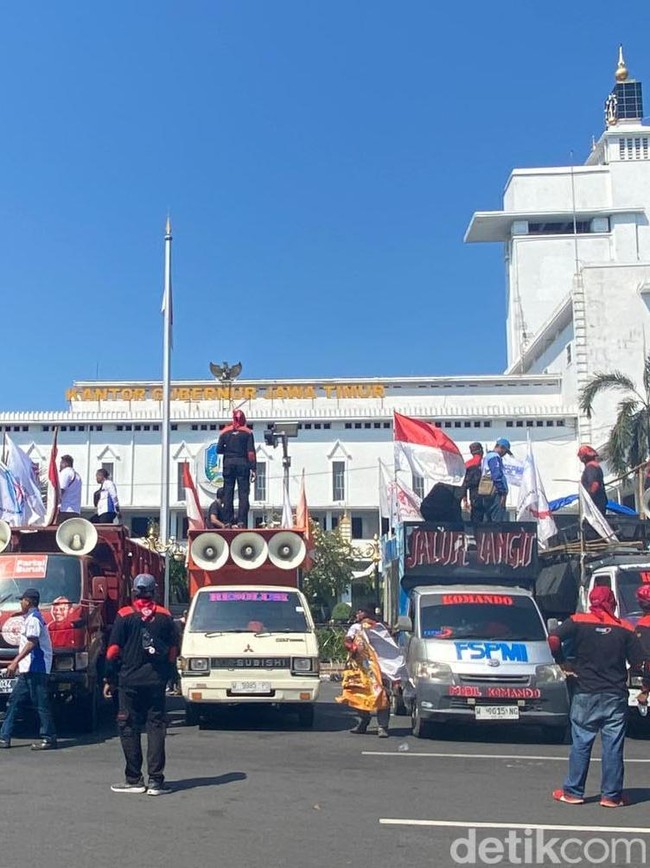 Demo Buruh di Surabaya