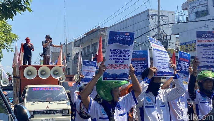 Demo buruh di Surabaya