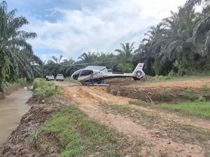 Beredar Foto Helikopter PK-CFX Mendarat Darurat, SAR Pontianak: Hoaks