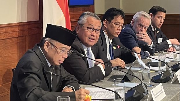 Gubernur Bank Indonesia Perry Warjiyo dalam pertemuan lanjutan dengan investor global, serta pertemuan dengan US-ASEAN Business Council dan International Monetary Fund dalam rangkaian IMF-World Bank Spring Meetings 2026 di Washington, D.C., AS. (15/4/2026). (Dok BI)
