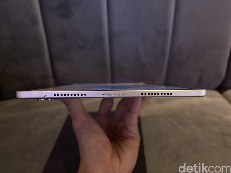 Lenovo Yoga Tab 11.1 resmi dirilis di Indonesia. Produk ini menjadi tablet AI native pertama dari lini Yoga di Indonesia.