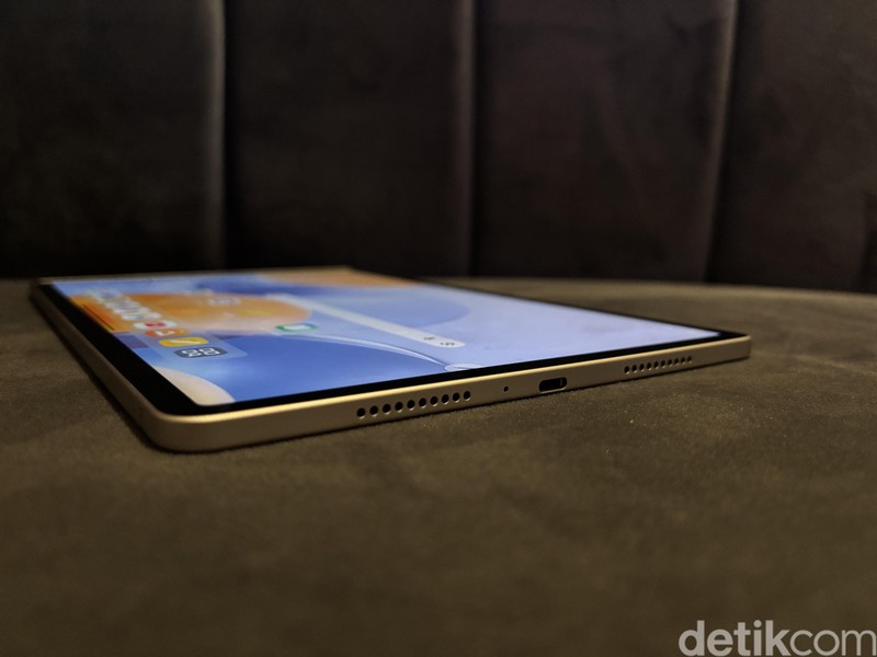 Lenovo Yoga Tab 11.1 resmi dirilis di Indonesia. Produk ini menjadi tablet AI native pertama dari lini Yoga di Indonesia.