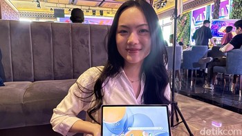 Lenovo Yoga tablet ini mempunyai resolusi tinggi yaitu 3,2K dengan kerapatan piksel di 340 ppi, dan refresh rate tinggi di 144hz. Chipset yang digunakan ialah Qualcomm Snapdragon 8 Gen 3 (QCM8650Q) Mobile Platform (6C, 1x Cortex-X4 @3.3GHz + 4x Cortex-A720 @2.95GHz + 1x Cortex-A520 @2.1GHz). Baterainya sebesar 8860 mAh dengan kecepatan mengisi daya hingga 68W. Foto: Panji Saputro/detikINET