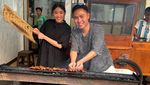 Seru! Haruka Jajan Camilan di Singapura hingga Makan Sate di Jakarta