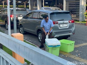 Belasan Mobil Rombongan Kejati Parkir di Kantor ESDM Jatim Jalan Tidar