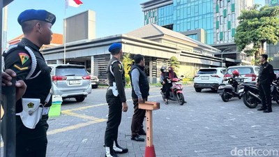 Foto: Kejati Geledah Kantor ESDM Jatim