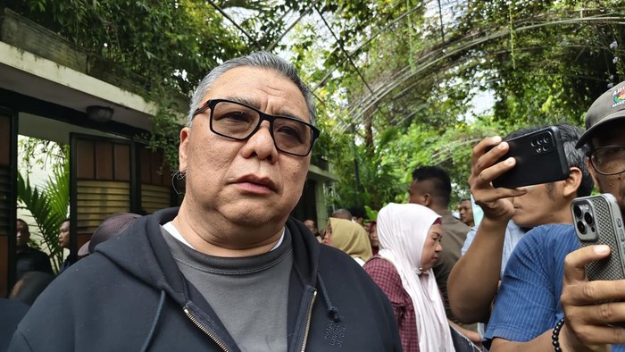 Ketua harian PSI, Ahmad Ali, ditemui di kediaman Jokowi Sumber, Banjarsari, Solo, Kamis (16/4/2026)