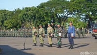 Prosesi penyerahan secara simbolis dilakukan kepada perwakilan satuan jajaran Kodam V/Brawijaya sebagai tanda distribusi kendaraan pemadam kebakaran kepada masing-masing unit.