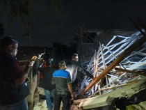 Balai Dusun Roboh Timpa 5 Warga Pucanganom Wonogiri, 1 Orang Tewas