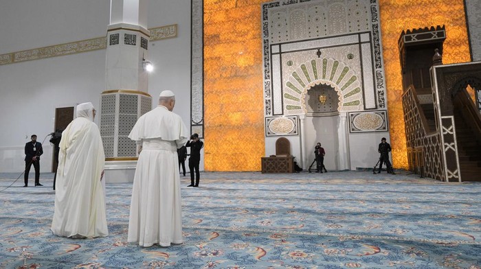 ALGIERS - ALGERIA: APRIL 13: (EDITOR NOTE: STRICTLY EDITORIAL USE ONLY - NO MERCHANDISING). Pope Leo XIV, flanked by the Rector of the Mosque, Mohamed Mamoun al Qasim visits the Grand Mosque of Algiers on April 13, 2026 in Algiers,  Algeria. During his eleven-day trip, Pope Leo is visiting four African nations - Algeria, Cameroon, Angola, and Equatorial Guinea - where he is making addresses to the faithful on the themes of peace, migration, the environment, young people, and family. (Photo by Simone Risoluti - Vatican Media via Vatican Pool/Getty Images)