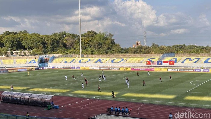 Laga Piala AFF U-17 Vietnam vs Timor Leste di Stadion Gelora Joko Samudro