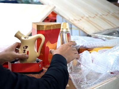 Bea Cukai Temukan Miras dan Sparepart Moge di Teluk Lamong Diduga Ilegal