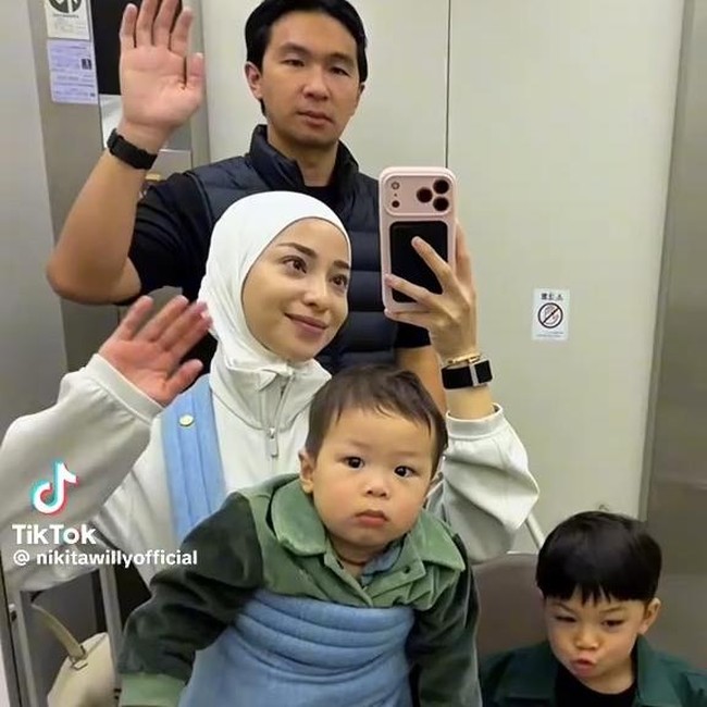 Potret Nikita Willy Liburan ke Jepang Tanpa Pengasuh, Momong 2 Anak Sendiri