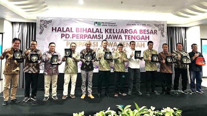 Perumda Sendang Kamulyan Batang meraih 5 besar se-Jateng dalam ajang bergengsi Perpamsi Jateng Award 2026.