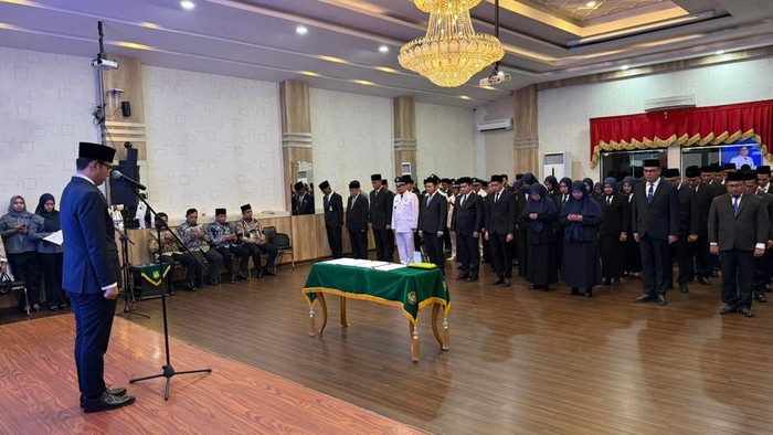 Pelantikan pejabat eselon di lingkungan Pemkot Medan.