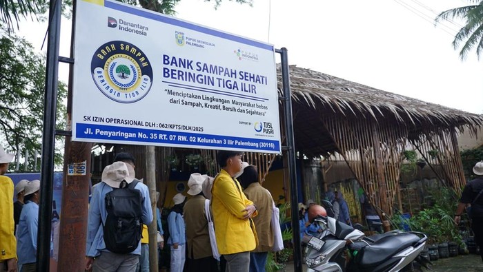 Peluncuran program Bank Sampah Sehati di Kelurahan 3 Ilir, Palembang