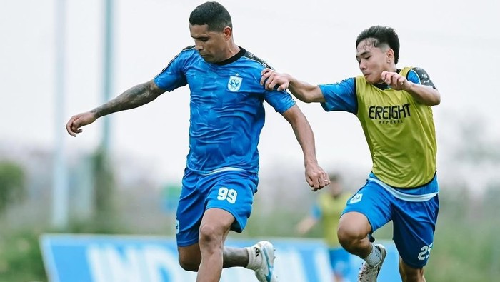 Skuad PSIS saat menjalani persiapan lawan Persipura di Semarang.