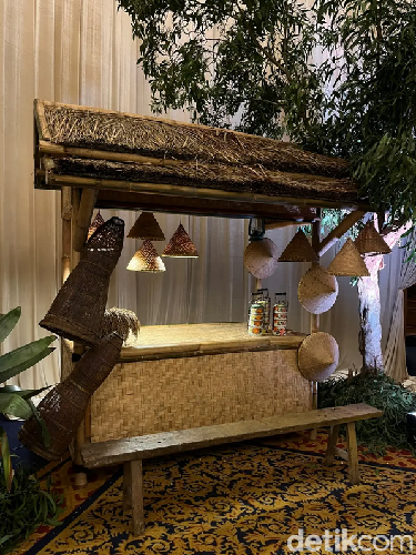 Pengantin ini menyediakan jamu tradisional saat resepsi pernikahan bikin hangat dan syahdu.