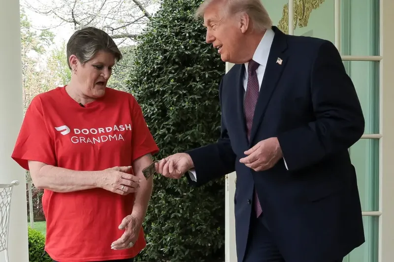 Pesan McD ke Gedung Putih, Donald Trump Kasih Tip Rp 1,7 Juta ke Pengantar!
