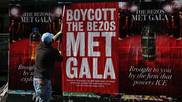 Poster Boikot Met Gala 2026 Muncul di New York