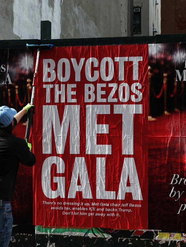 Poster Boikot Met Gala 2026 Muncul di New York