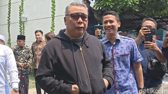 Ketua Harian PSI Ahmad Ali saat ditemui di kediaman Presiden ke-7 Joko Widodo (Jokowi) di Sumber, Banjarsari, Solo, Kamis (16/4/2026).