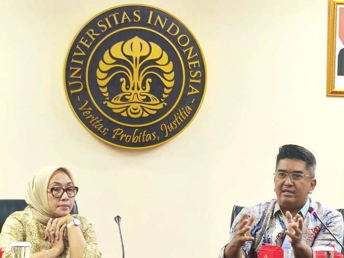 Rektor UI, Prof Heri Hermansyah, bersama Menteri PPPA Arifatul Choiri Fauzi