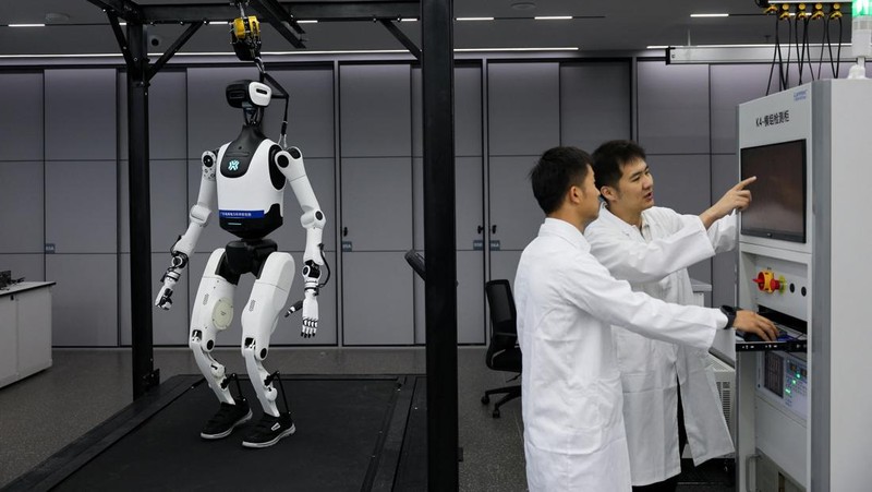 Robotic arms demonstrate maintaining high-voltage power lines at China Southern Power Grid's robotics laboratory during a government-organized media trip in Guangzhou, Guangdong province, China, April 16, 2026.  REUTERS/Go Nakamura