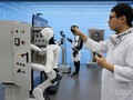 Robot Humanoid Diuji di Laboratorium Listrik China