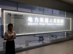 Robot Humanoid Diuji di Laboratorium Listrik China