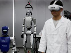 Robot Humanoid Diuji di Laboratorium Listrik China