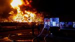 Serangan Rudal Rusia Picu Kebakaran Hebat di Kyiv