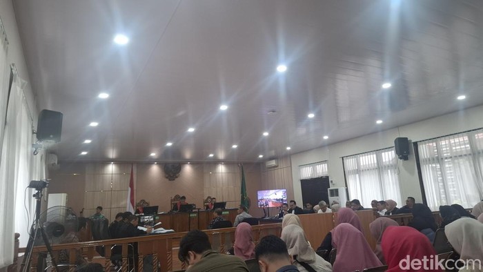 Sidang kasus Jatah Preman yang menjerat Gubernur Riau nonaktif Abdul Wahid dengan agenda pemeriksaan saksi Pengadilan Tipikor Pekanbaru. (Raja Adil Siregar/detikSumut)