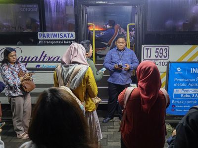 Sistem Booking Royaltrans Dikeluhkan Warga