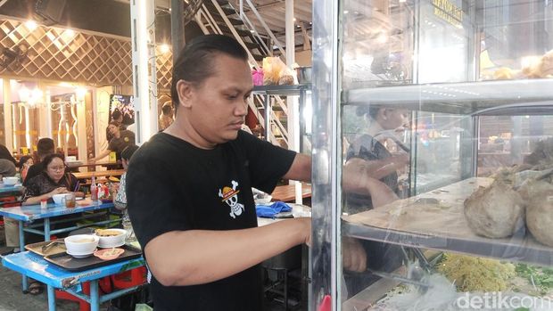 Sosok Dede yang disebut-sebut mirip musisi sekaligus artis hiburan, Rizky Febian. (Siti Asyaroh/detikSumut)