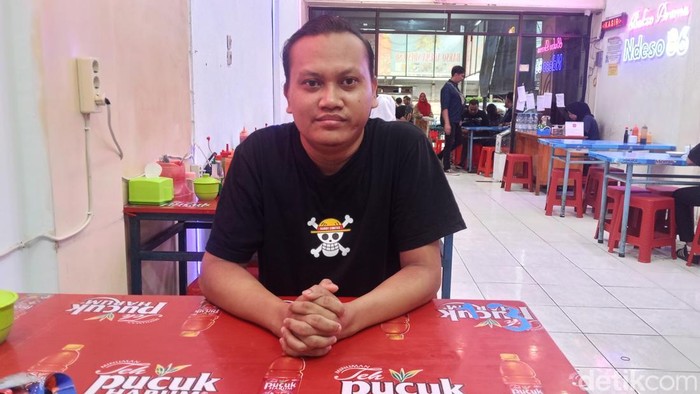 Sosok Dede yang disebut-sebut mirip musisi sekaligus artis hiburan, Rizky Febian. (Siti Asyaroh/detikSumut)