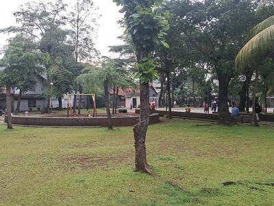Potret Taman Mahoni yang Gratis dan Sejuk di Jakarta Timur